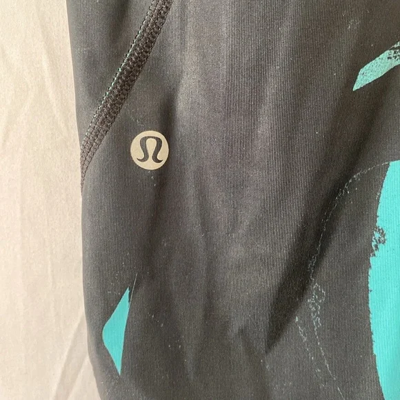 Patterned‎ lululemon leggings - Picture 3 of 9